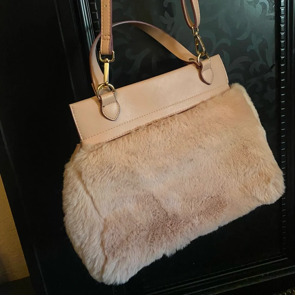 Pink fuzzy purse - Picture 1 of 1